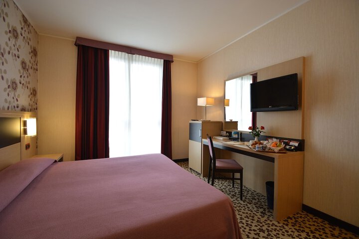 Room 7 of 34