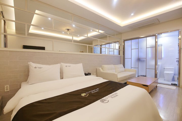 Room 9 of 39