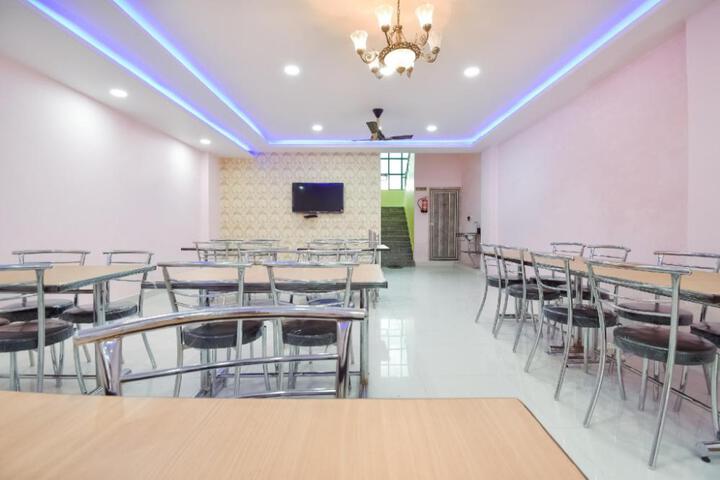 OYO Flagship Hotel Rajmahal
