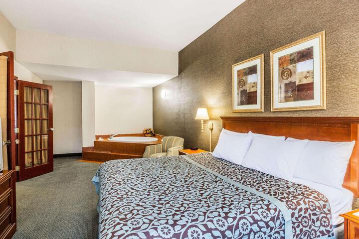1 King Bed (1 of 17)
