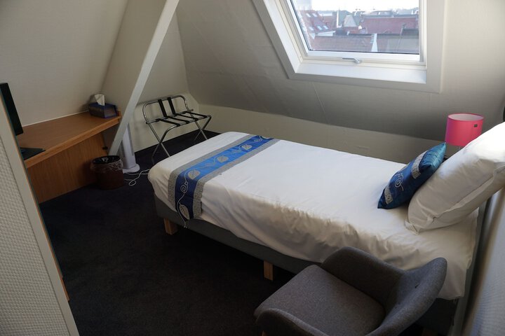 Room 12 of 112