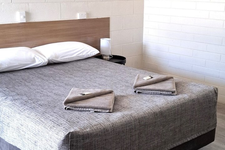 Room 4 of 18