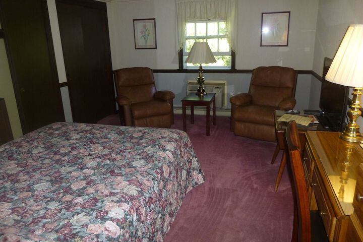 Room 11 of 24