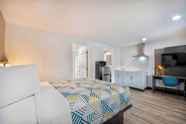 Room 11 of 27