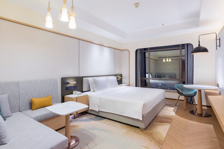 Room 2 of 65