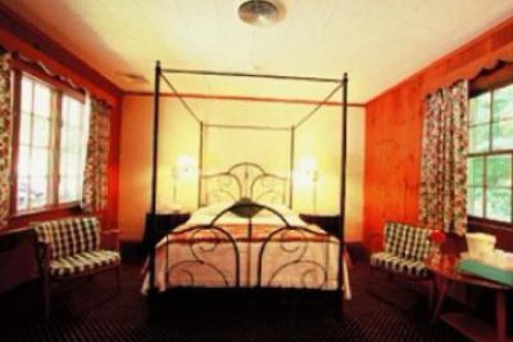 Room 10 of 84