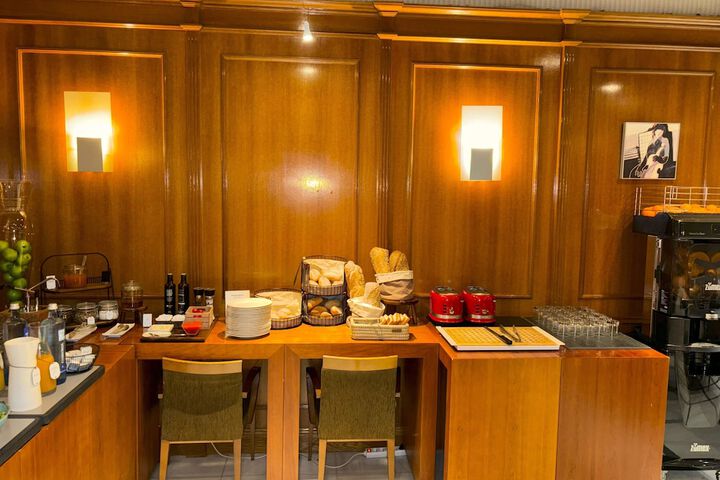 Breakfast area