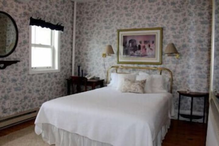 Room 43 of 174