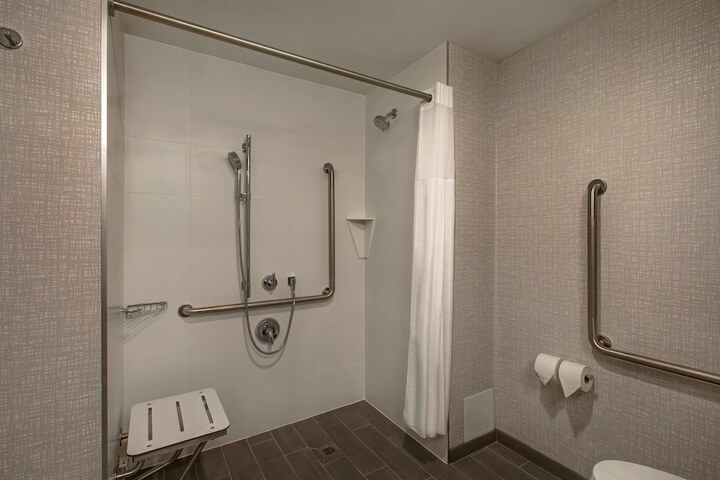 King Accessible Room with Roll in Shower (14 of 20)