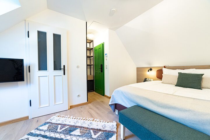 Room 3 of 25