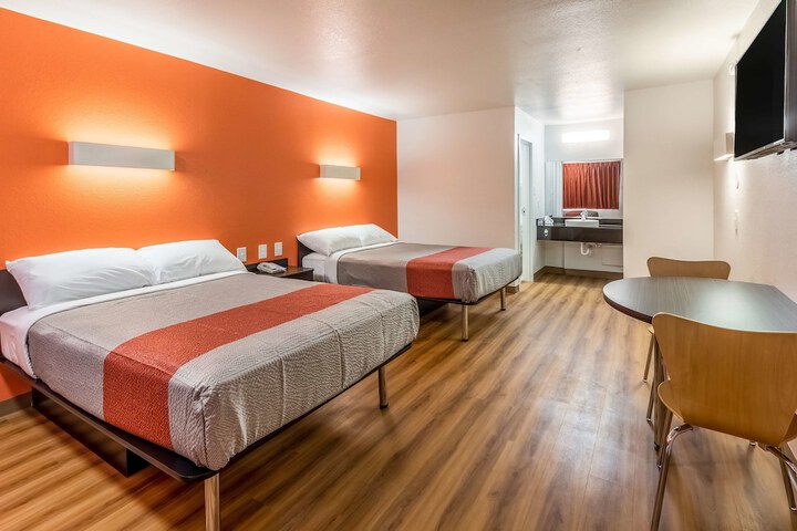 2 Double Beds (1 of 8)