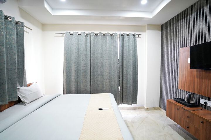 Room 25 of 77