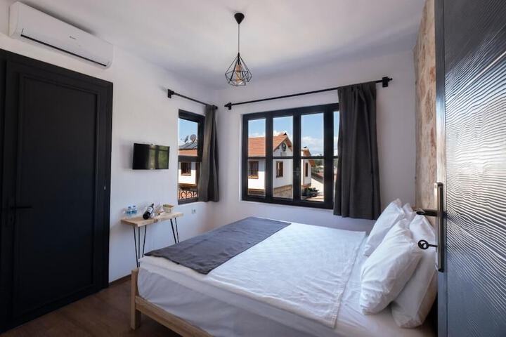 Room 4 of 26