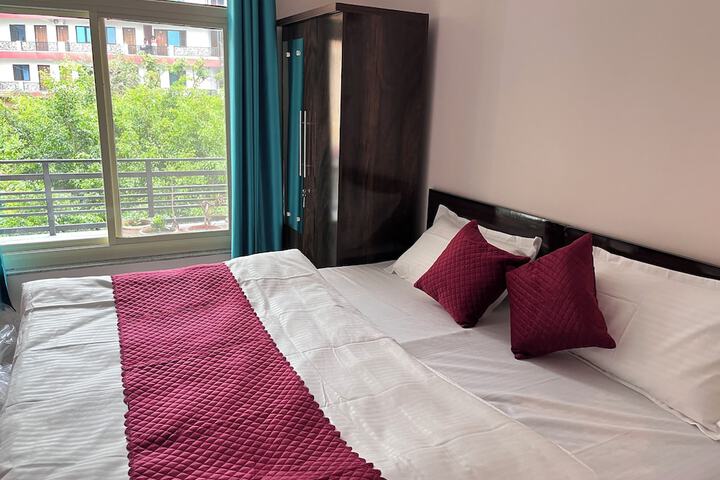 Room 3 of 18