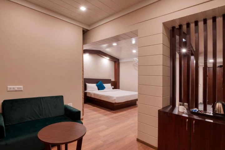 Room 14 of 33