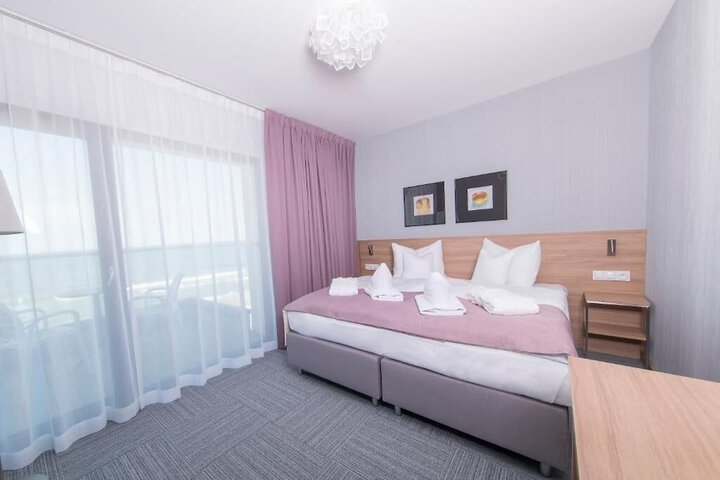 Room 6 of 54