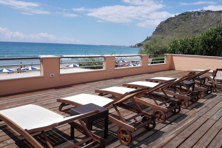 Sundeck 79 of 94