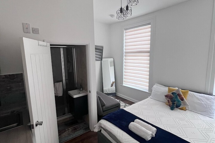 Dalston Luxe Studios (3 Miles away from Liverpool Train Station)