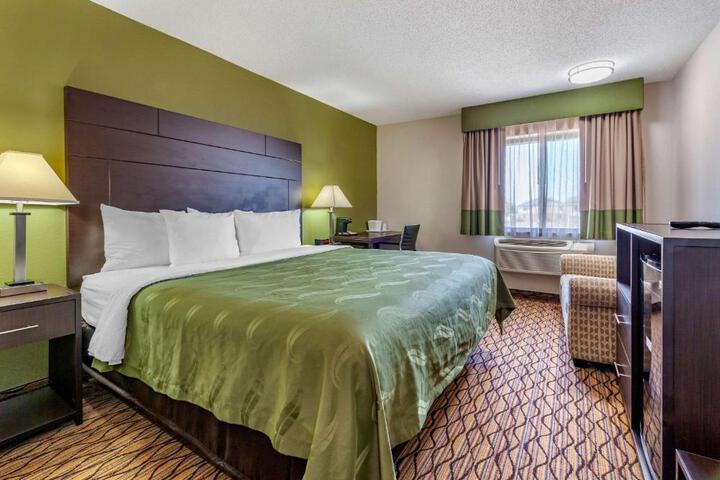 1 King Bed (6 of 17)