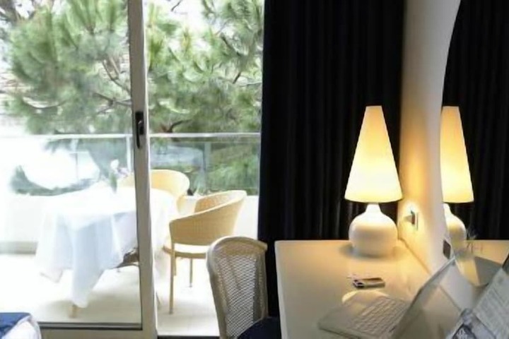 Room 13 of 41