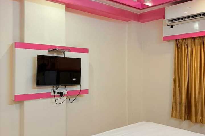 Room 14 of 18
