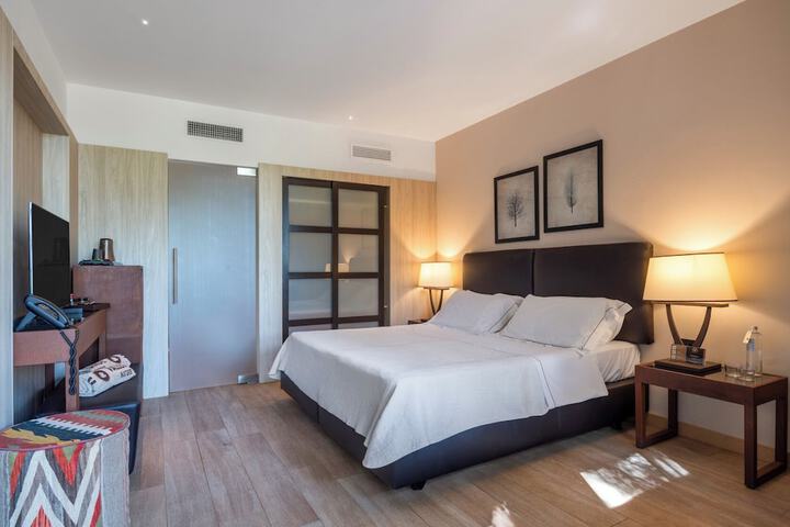 Room 30 of 106