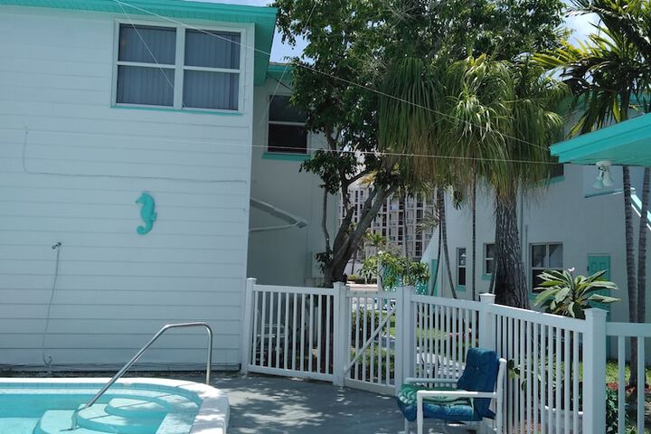 Hotel Exterior 47 of 49