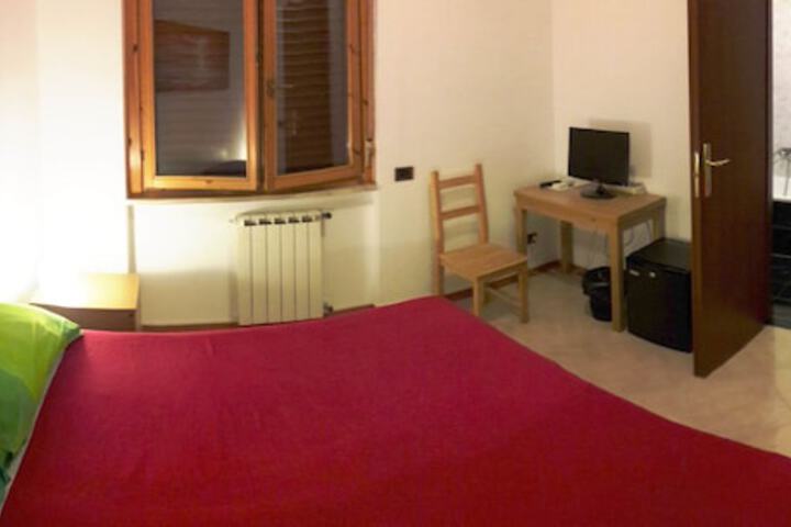 Room 6 of 25