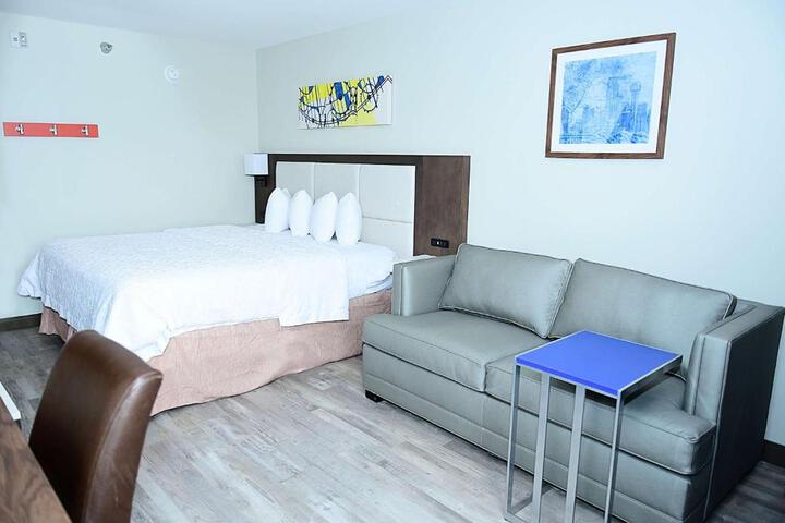 1 King Bed (2 of 11)