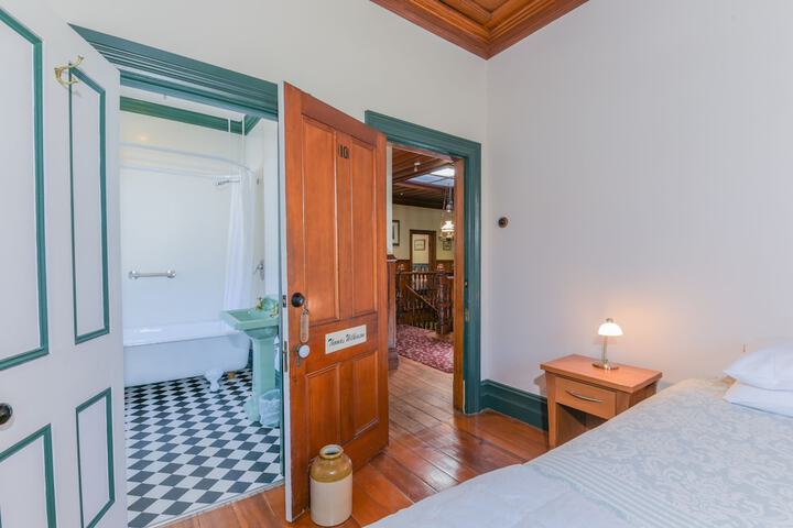 Room 15 of 44