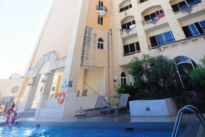 Hotel Pool