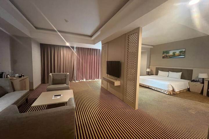 Room 17 of 49