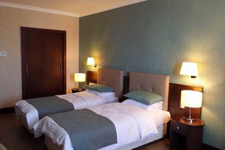 Room 17 of 38
