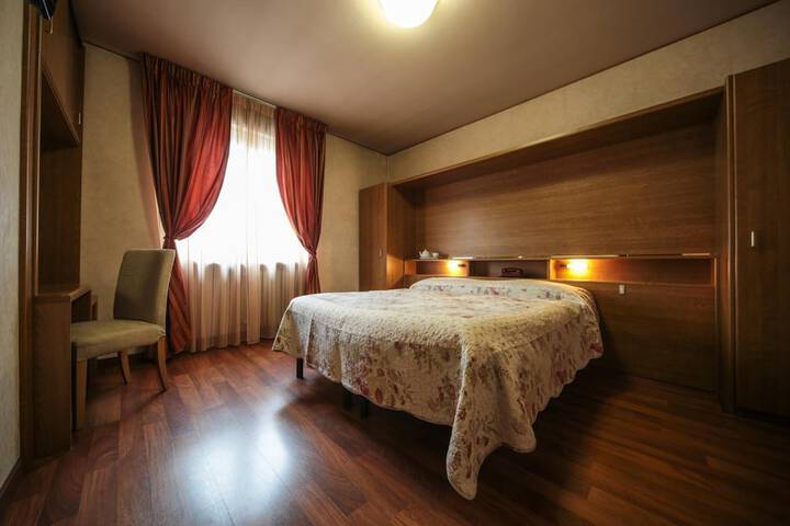 Room 13 of 37