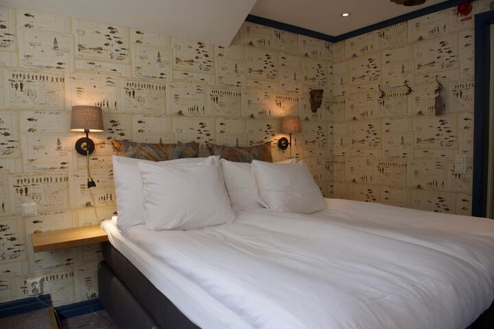 Room 17 of 59