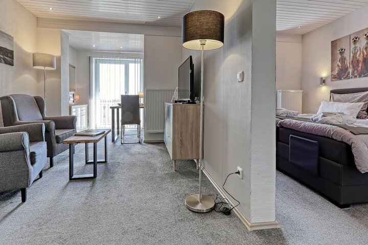 Room 6 of 15