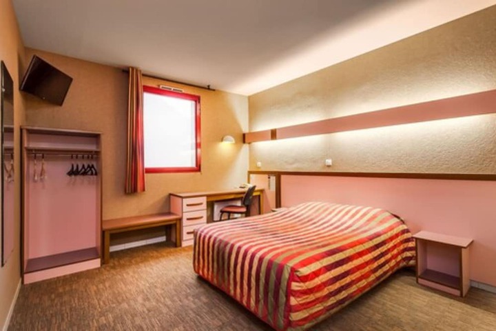 Room 13 of 37