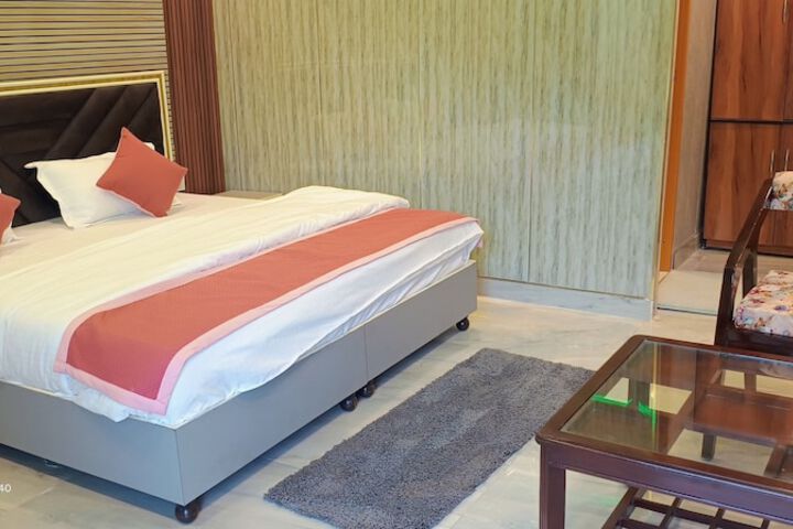 Room 5 of 20