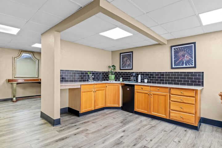 Breakfast/Coffee Service 72 of 87