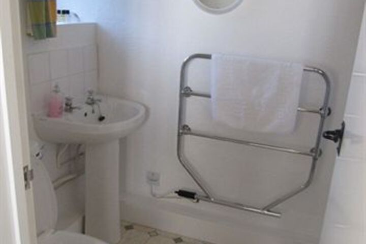 Room 4 of 10