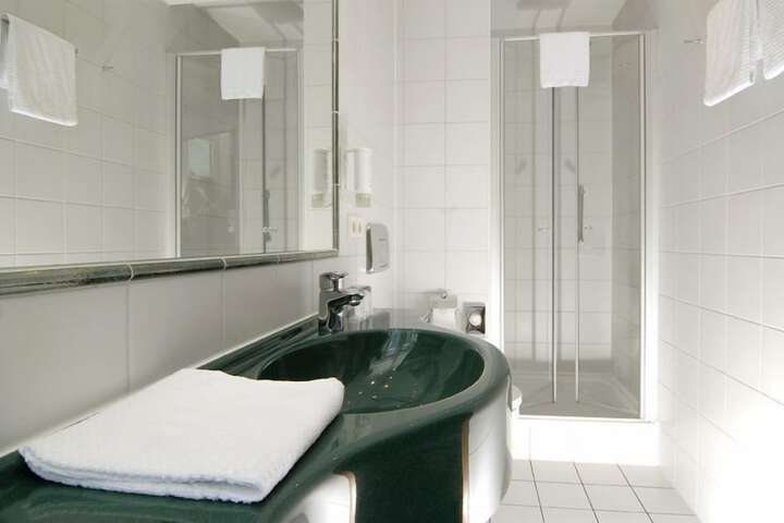 Room 11 of 31