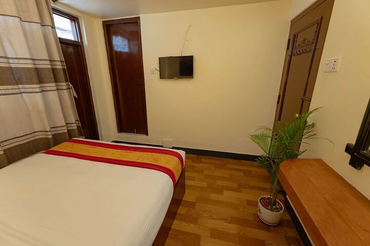 Room 37 of 61