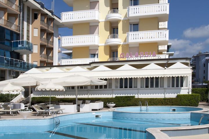 Pools & Facilities