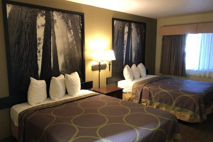 1 Queen Bed (18 of 26)