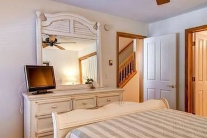 Room 12 of 28