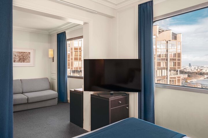 Room 14 of 120