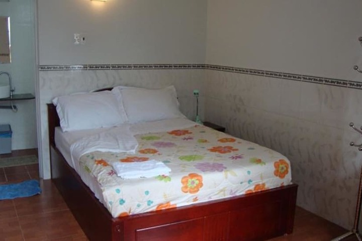 Room 13 of 53