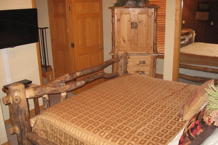 Room 9 of 32