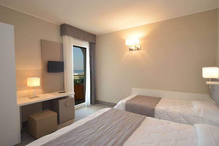 Room 17 of 115
