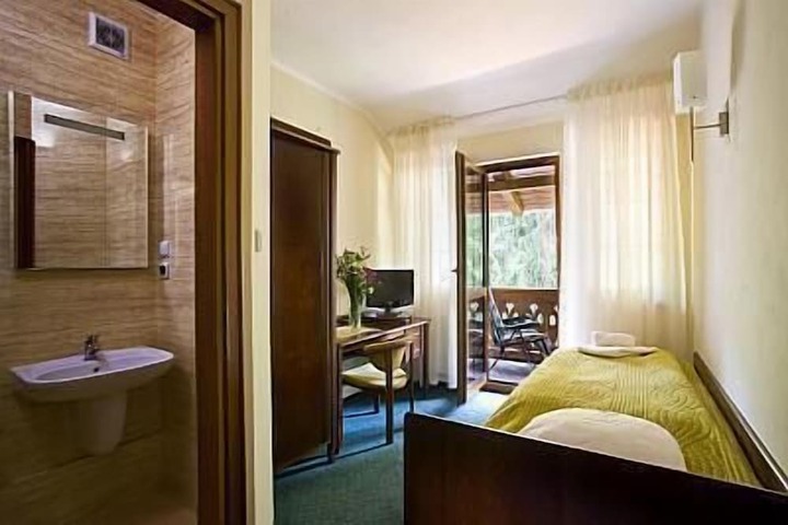 Room 8 of 41